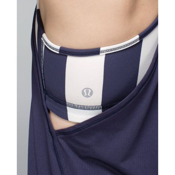 Lululemon No Limits Cadet Blue/Steep Stripe Horizontal Tank Size 6 - Picture 6 of 6